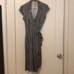 100% Silk Banana Republic Wrap Dress. Size 8